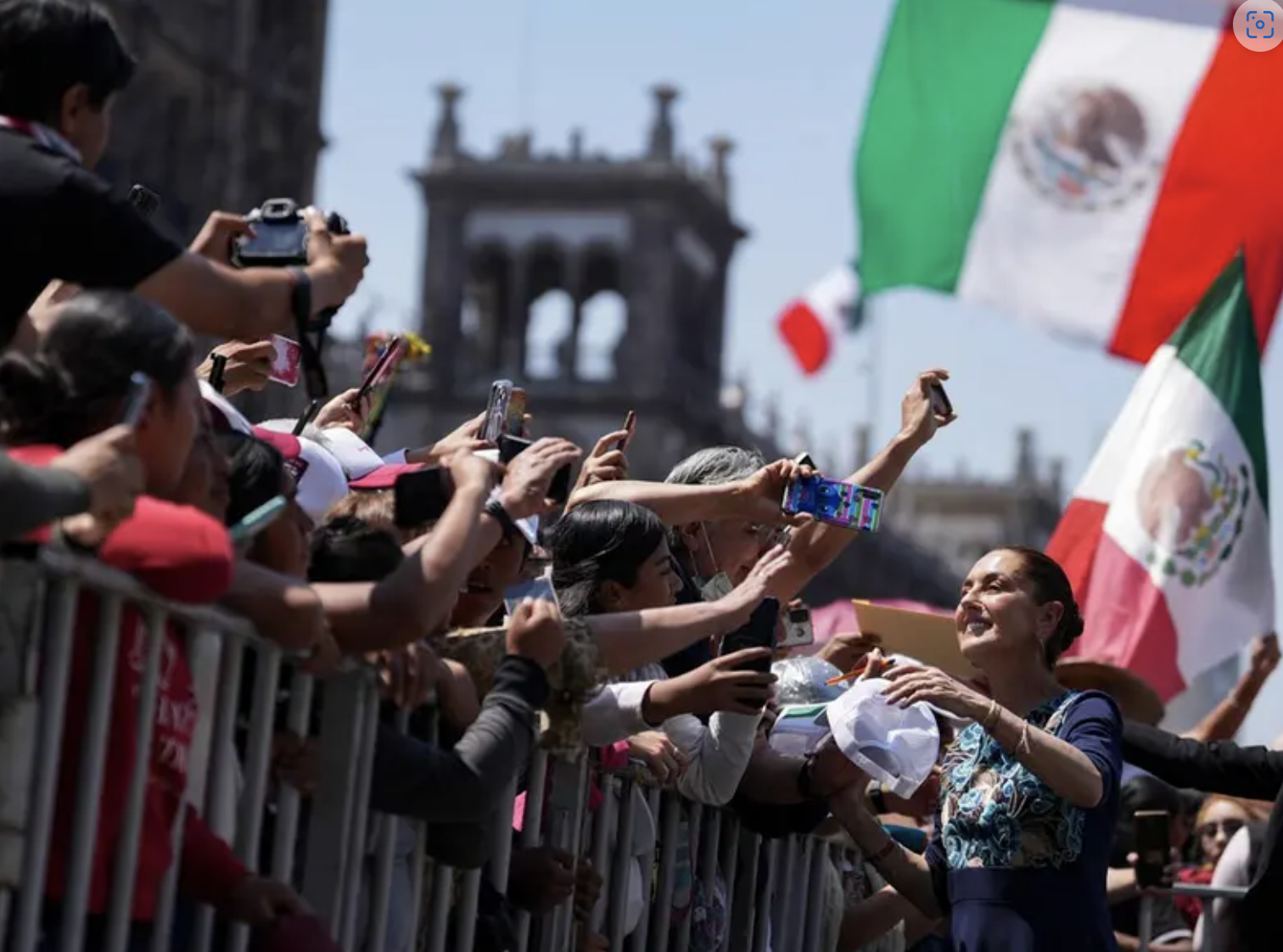 Sheinbaum califica evento en el Zócalo como 'muy bueno'; 'se mostró la fortaleza del pueblo'