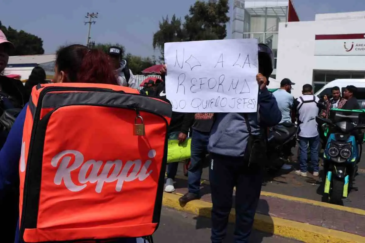 Repartidores protestan contra el impuesto del 2% en Ciudad de México