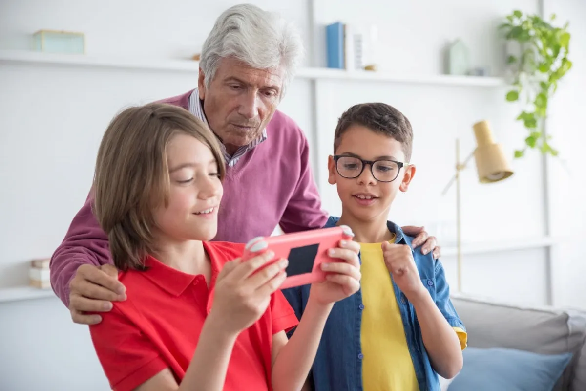 La Profeco da recomendaciones a los padres para regular el uso de los videojuegos por los niños. | Foto: Pexels.