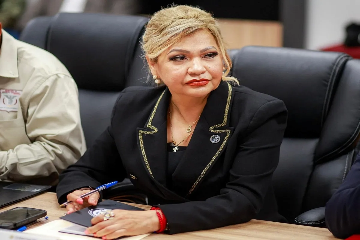 La gobernadora de Baja California afirma que la revocación de la visa estadounidense a ella y a su esposo es sólo un proceso administrativo. | Foto: Facebook Marina del Pilar.