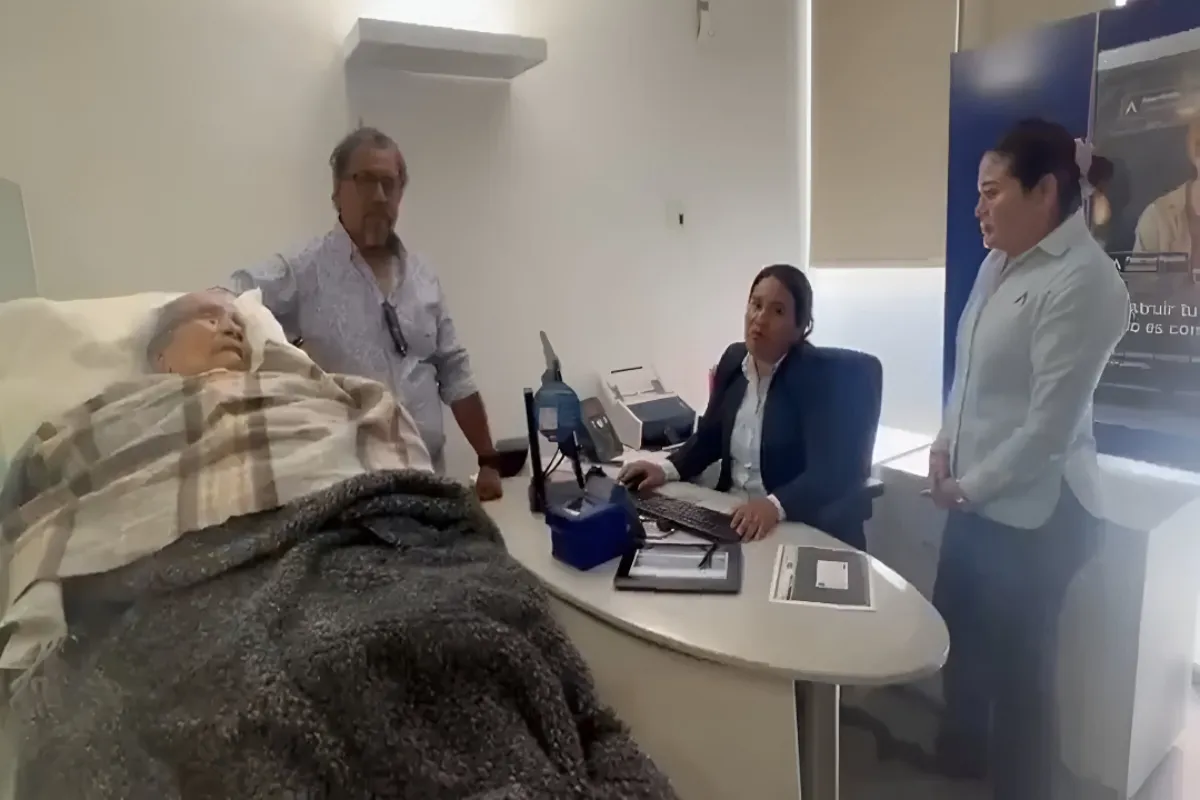 Sucursal BBVA Oaxaca exige trámite presencial a mujer postrada