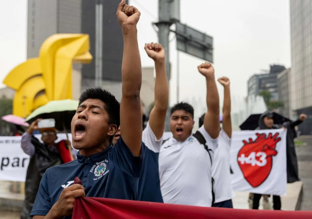 El caso Ayotzinapa, símbolo de la impunidad y crisis de derechos humanos en México, ha cobrado renovado impulso bajo el nuevo gobierno.