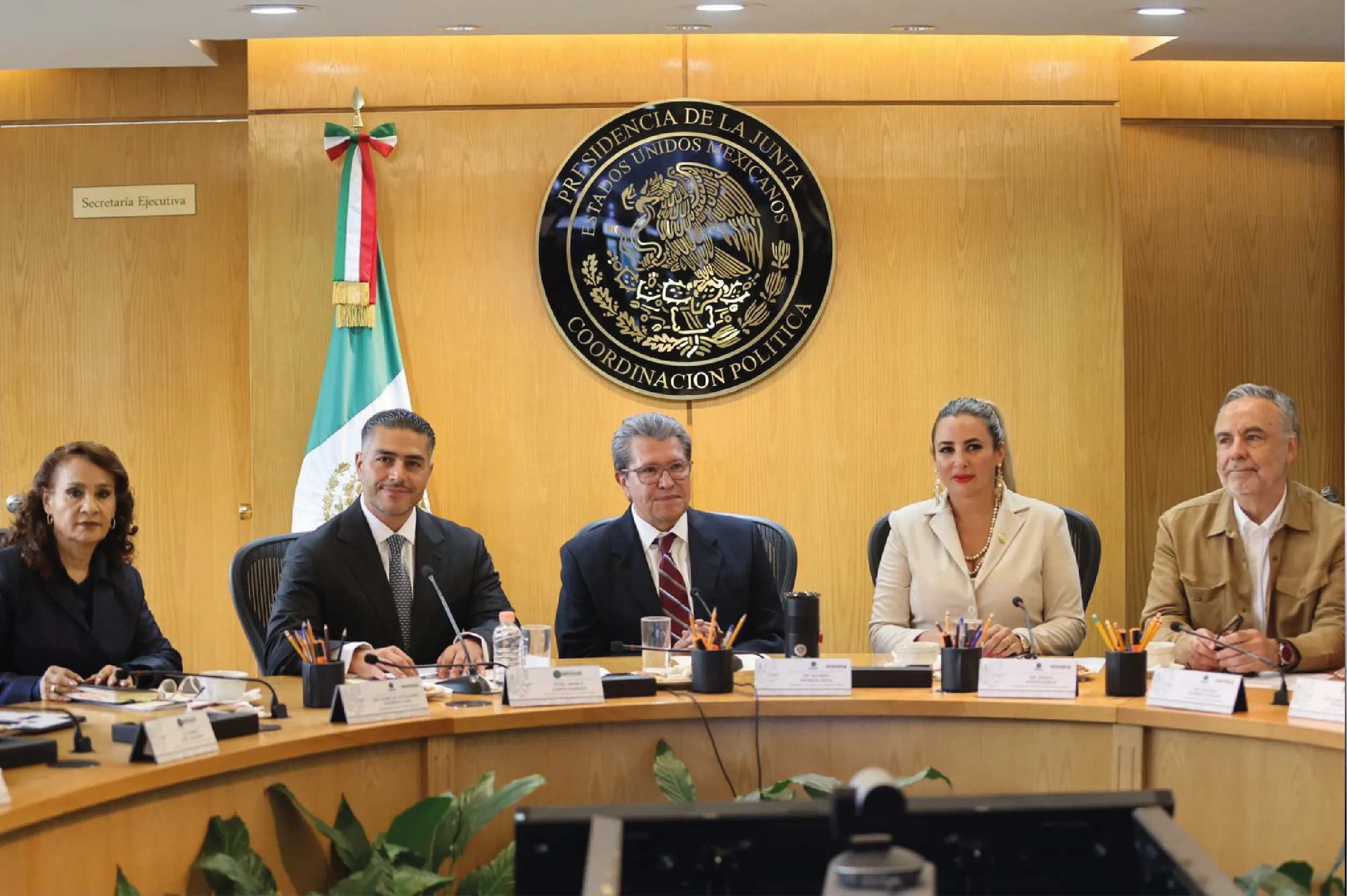El secretario Omar García Harfuch durante su mensaje tras reunirse con diputados en San Lázaro, donde abordó temas clave de seguridad nacional.