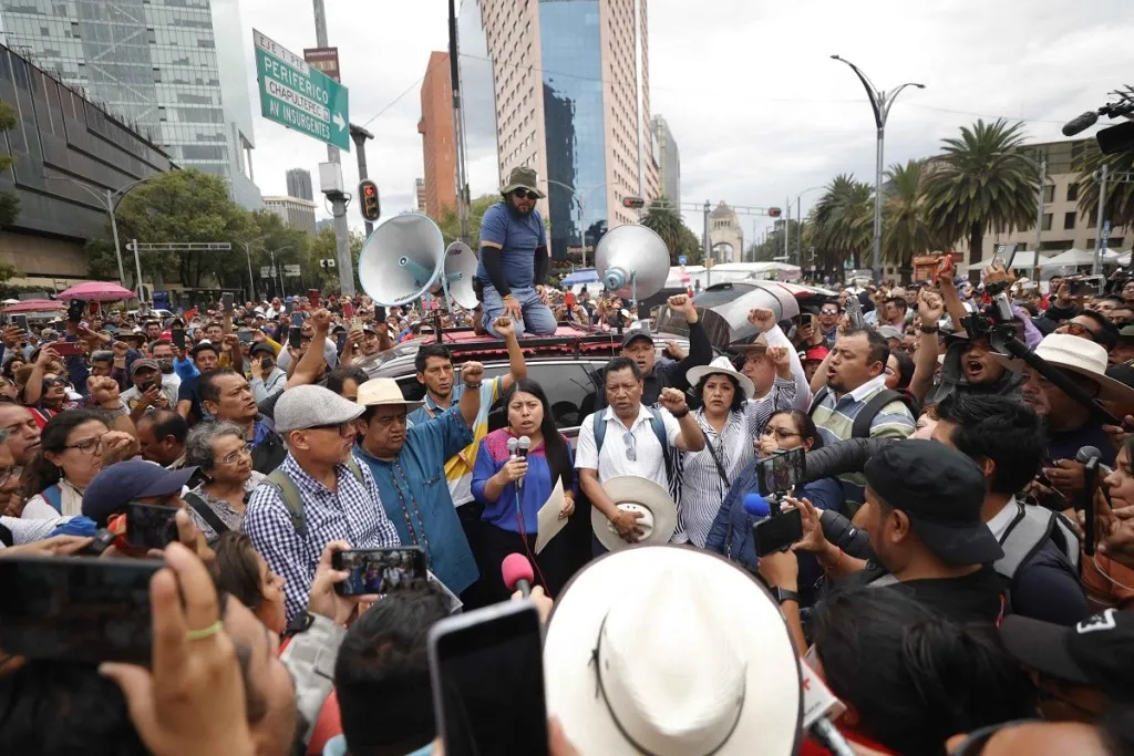 El conflicto se intensificó el lunes pasado, cuando los maestros incrementaron sus bloqueos en distintas avenidas y edificios de Ciudad de México