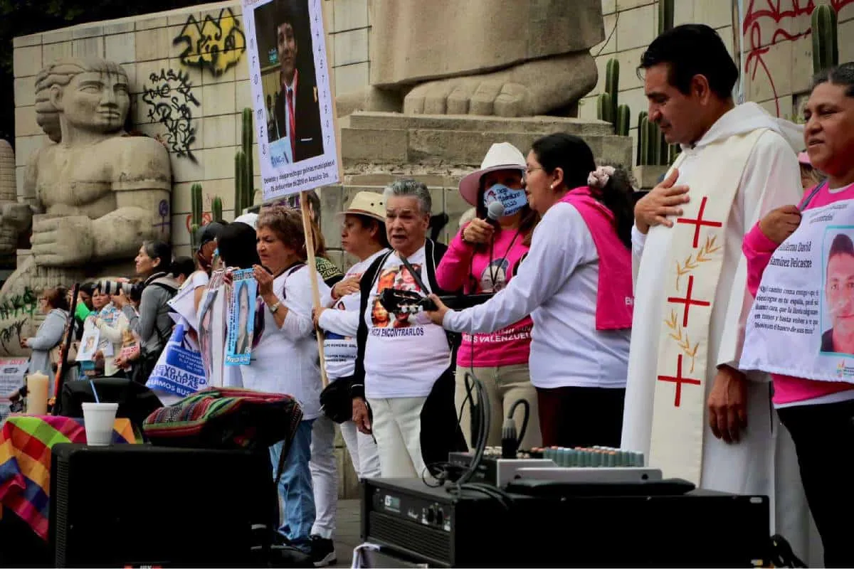 Marcha masiva de madres en su día por desaparecidos en México