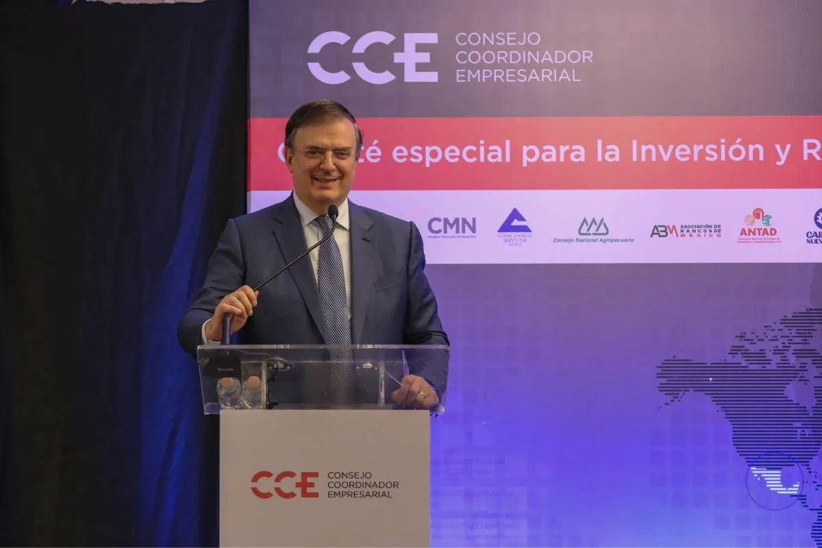 Marcelo Ebrard anuncia acuerdos por 55 mdd en reunión de la industria textil