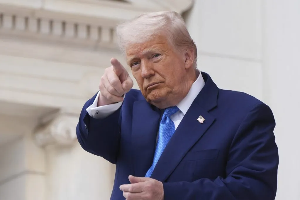 Trump anuncia arancel de 100% a farmacéuticas extranjeras