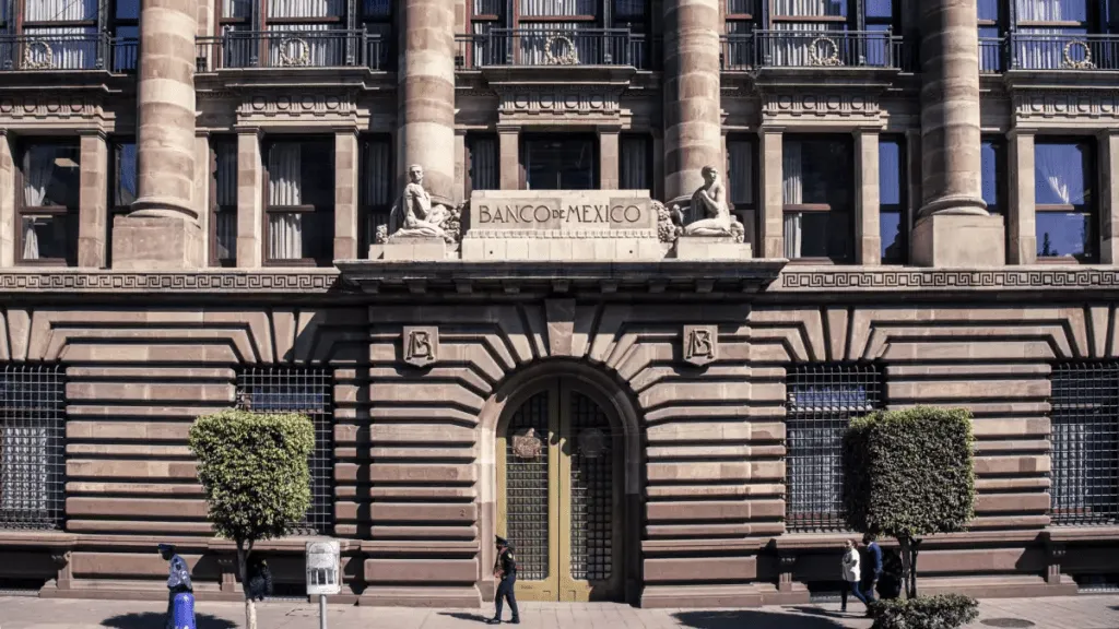 Banxico mantuvo en 3.3 por ciento su expectativa para el cierre del año y subió a un 3.4% por ciento la subyacente
