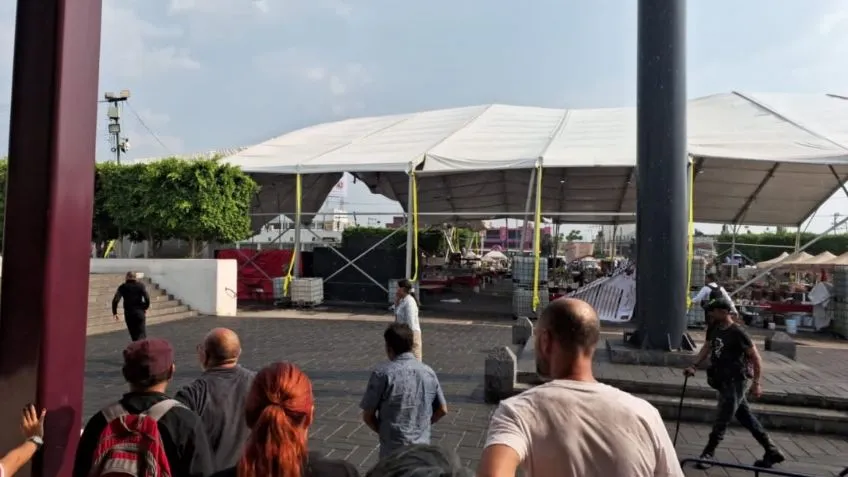 Colapsa estructura metálica durante Feria de Libro de Nezahualcóyotl, hay 5 heridos