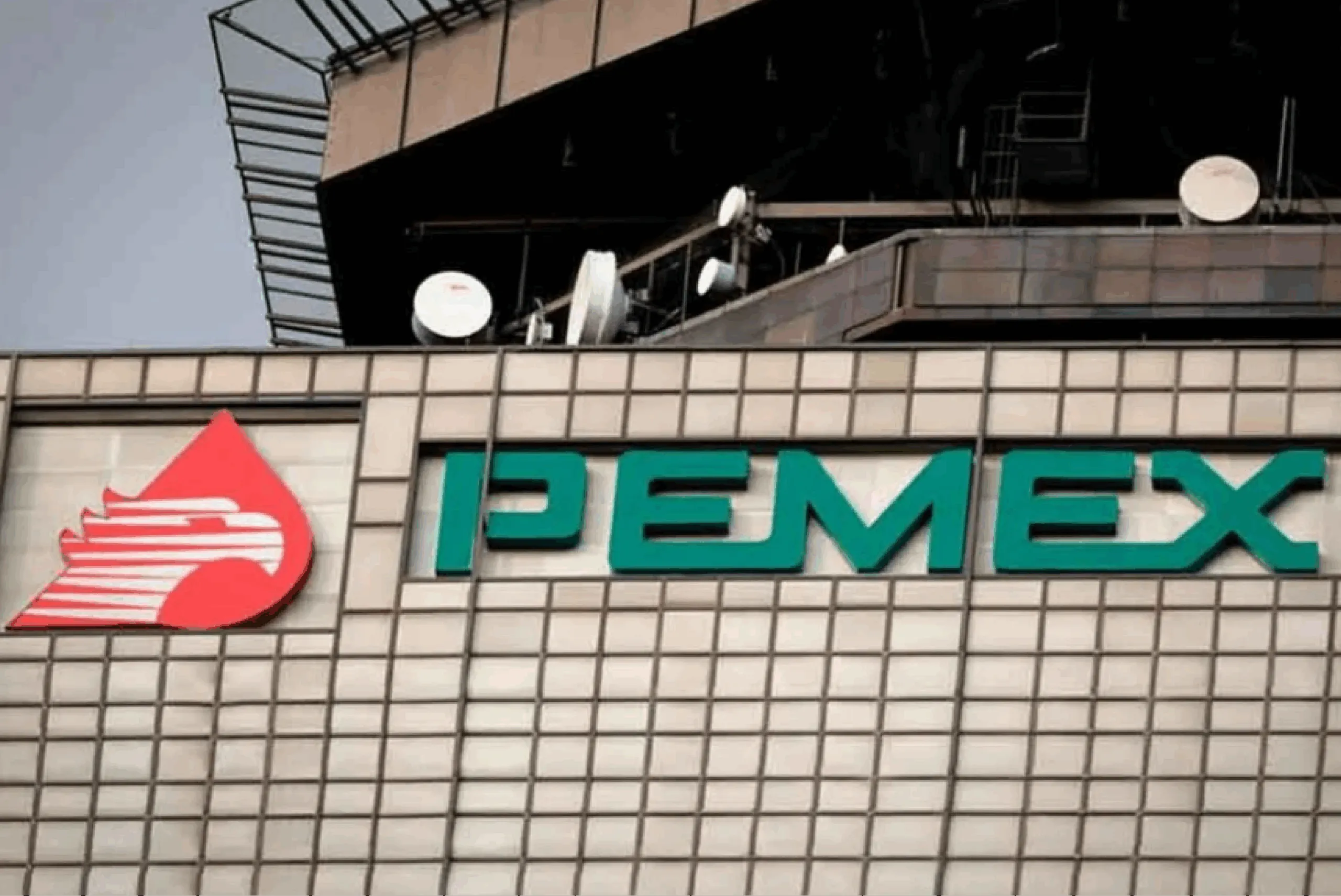 Pemex arranca 2025 con pérdidas y menos crudo.