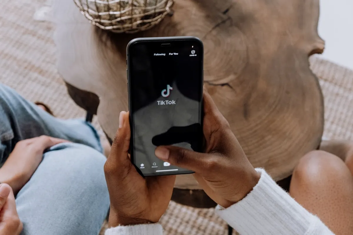 La UE ha acusado a TikTok de incumplir las normas comunitarias sobre contenidos en línea. | Foto: Pexels.