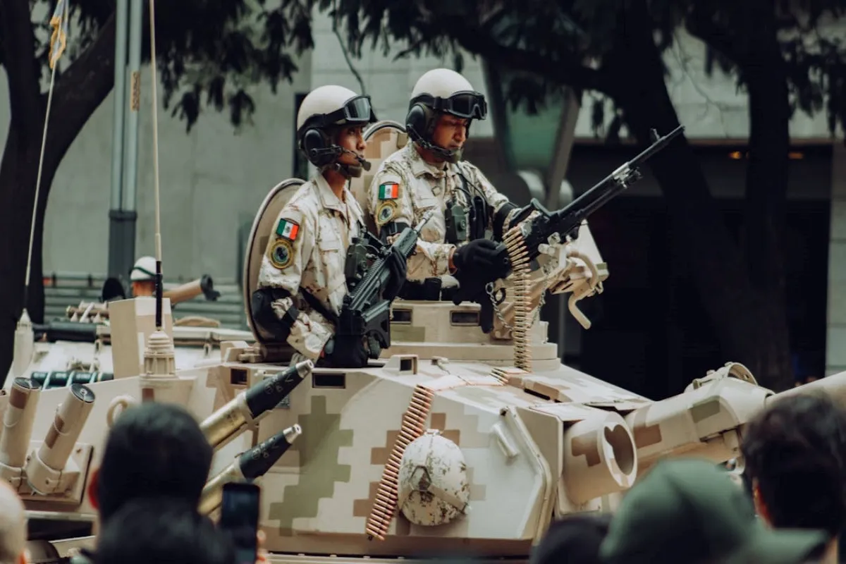 El Ejército mexicano ha detenido a 17 sicarios vinculados a la explosión de narcomina en los límites de Michoacán y Jalisco. | Foto: Pexels.