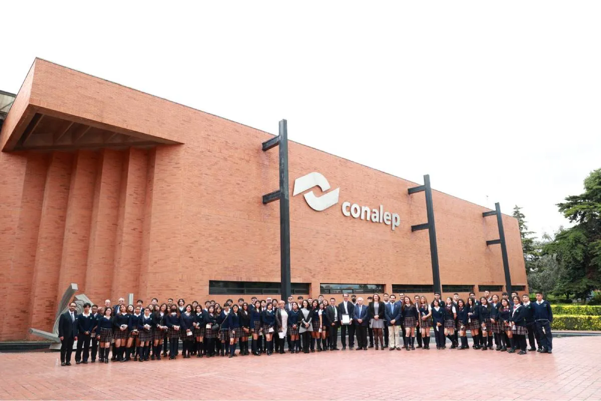 El Conalep Querétaro firmó un convenio de colaboración con la Federación Mexicana de la Industria Aeronáutica (FEMIA), que permitirá robustecer los programas de formación técnica en aeronáutica.