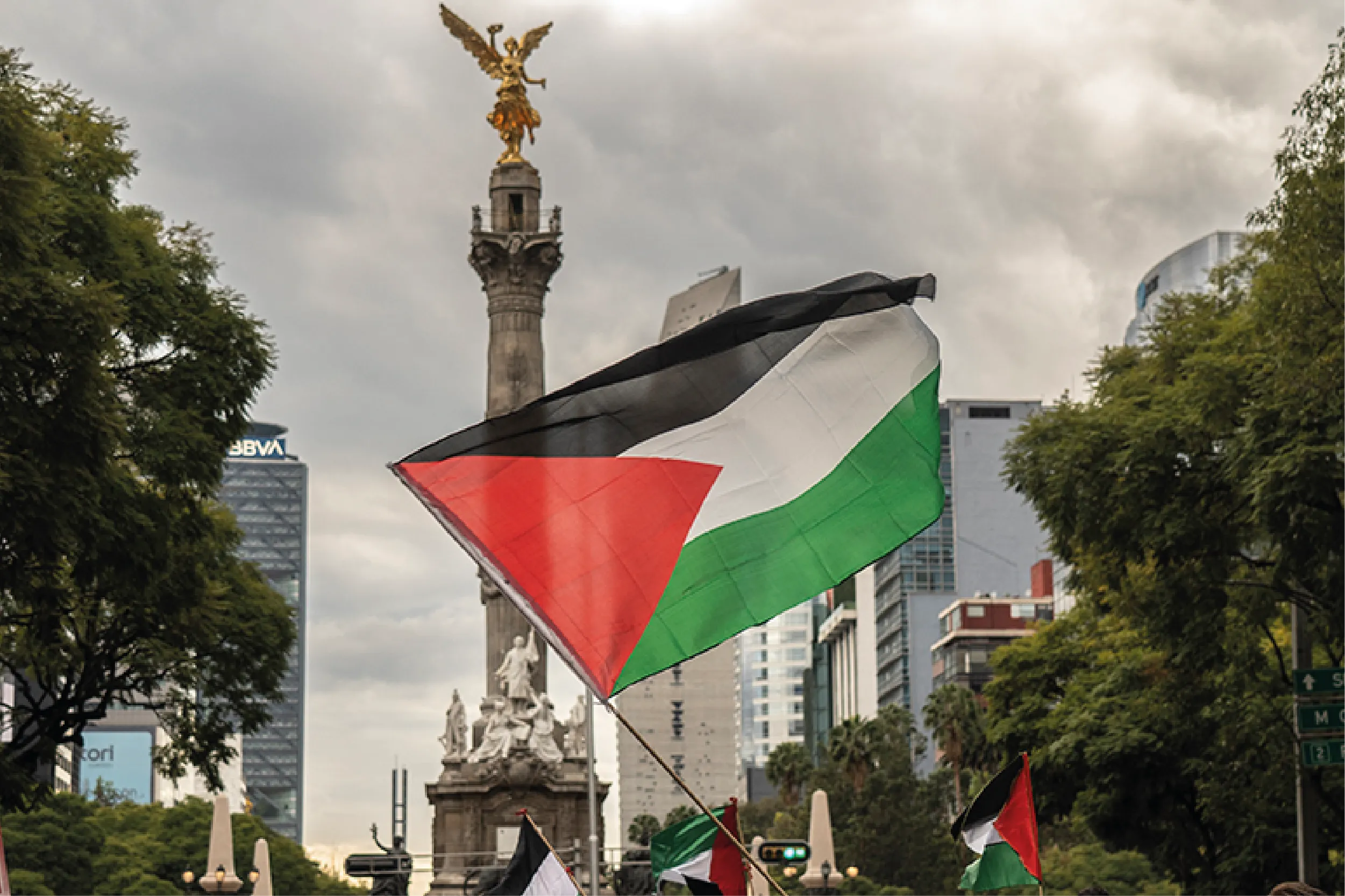 Miles de personas marcharon del Ángel de la Independencia al Zócalo en solidaridad con Palestina, exigiendo el fin del genocidio y el bloqueo en Gaza.