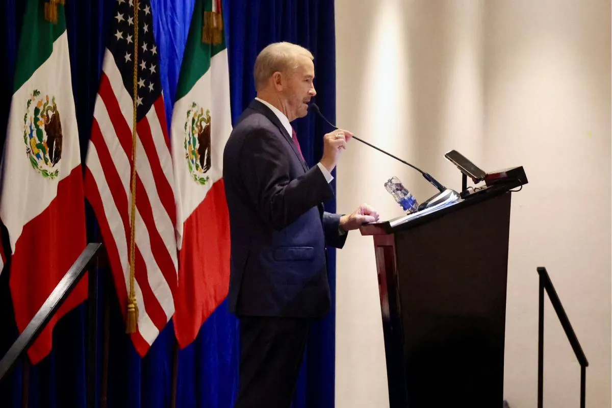 Usar banderas extranjeras para actos violentos daña relación bilateral: embajador de Estados Unidos en México. Foto: X