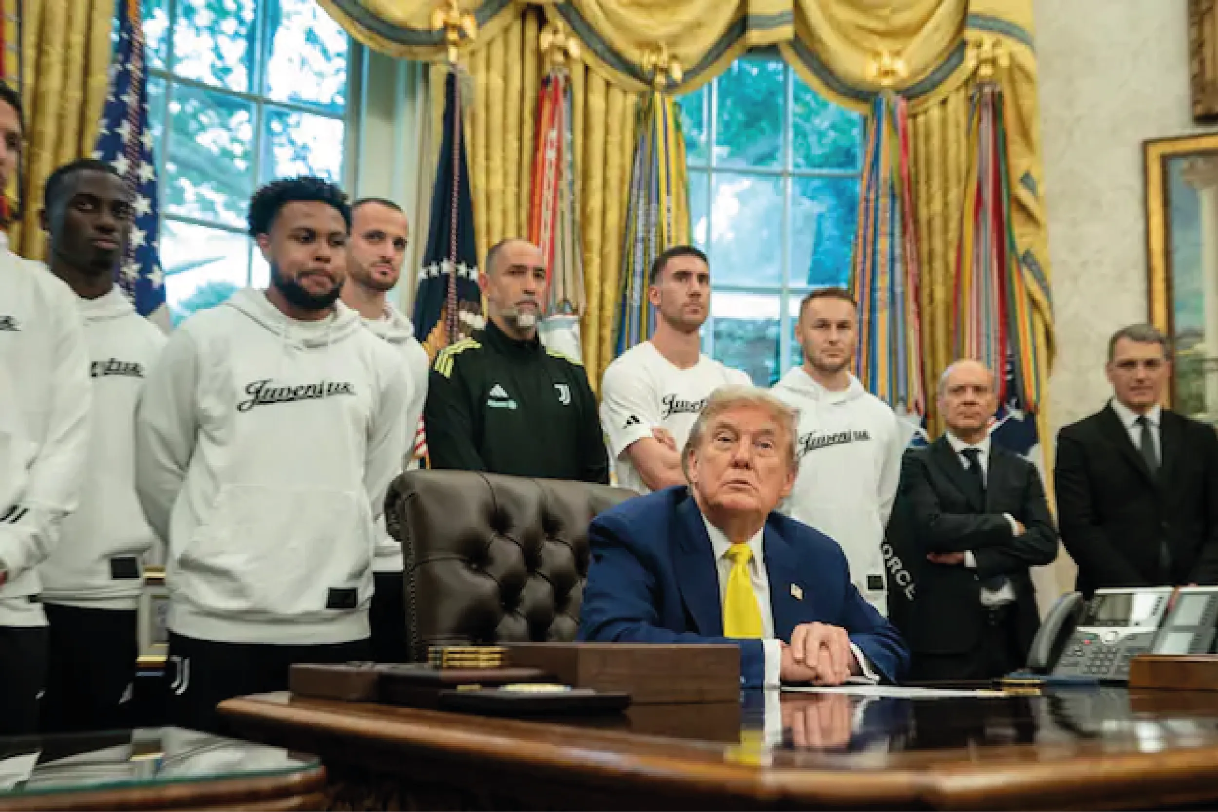 Trump junto a jugadores de la Juventus en la Casa Blanca durante una rueda de prensa.