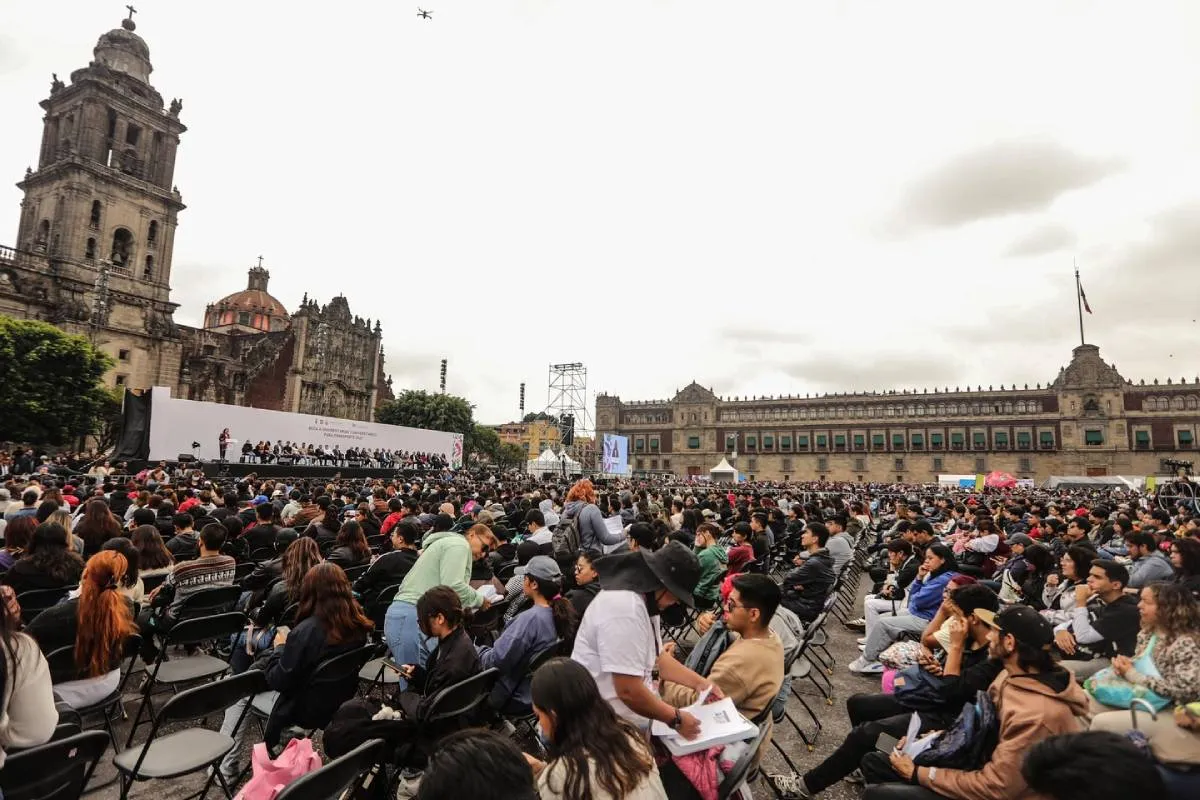 Este año se destinarán 25 mil millones de pesos al programa La Escuela es Nuestra (LEEN) para la rehabilitación de planteles de educación básica y, por primera vez, de educación media superior.