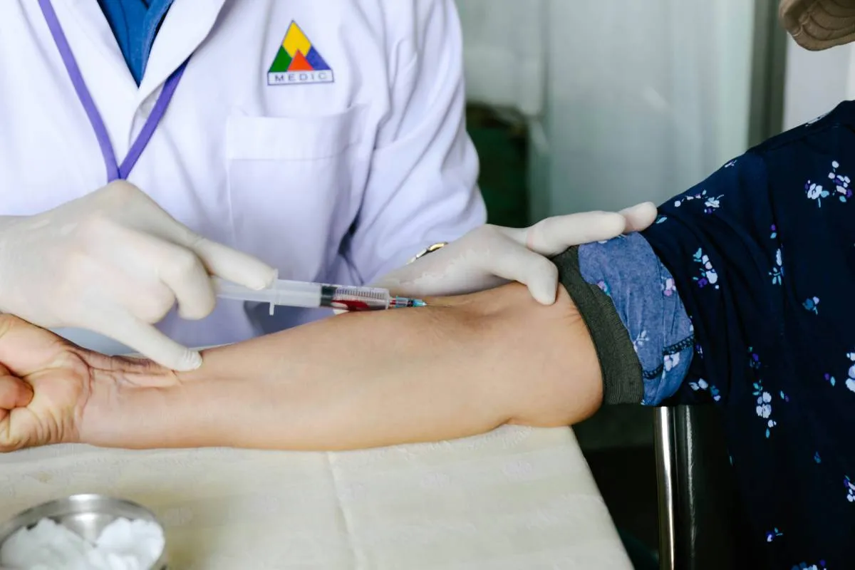 La fecha también busca crear conciencia sobre la necesidad de contar con sangre segura, suficiente y accesible para todos aquellos que la necesiten.