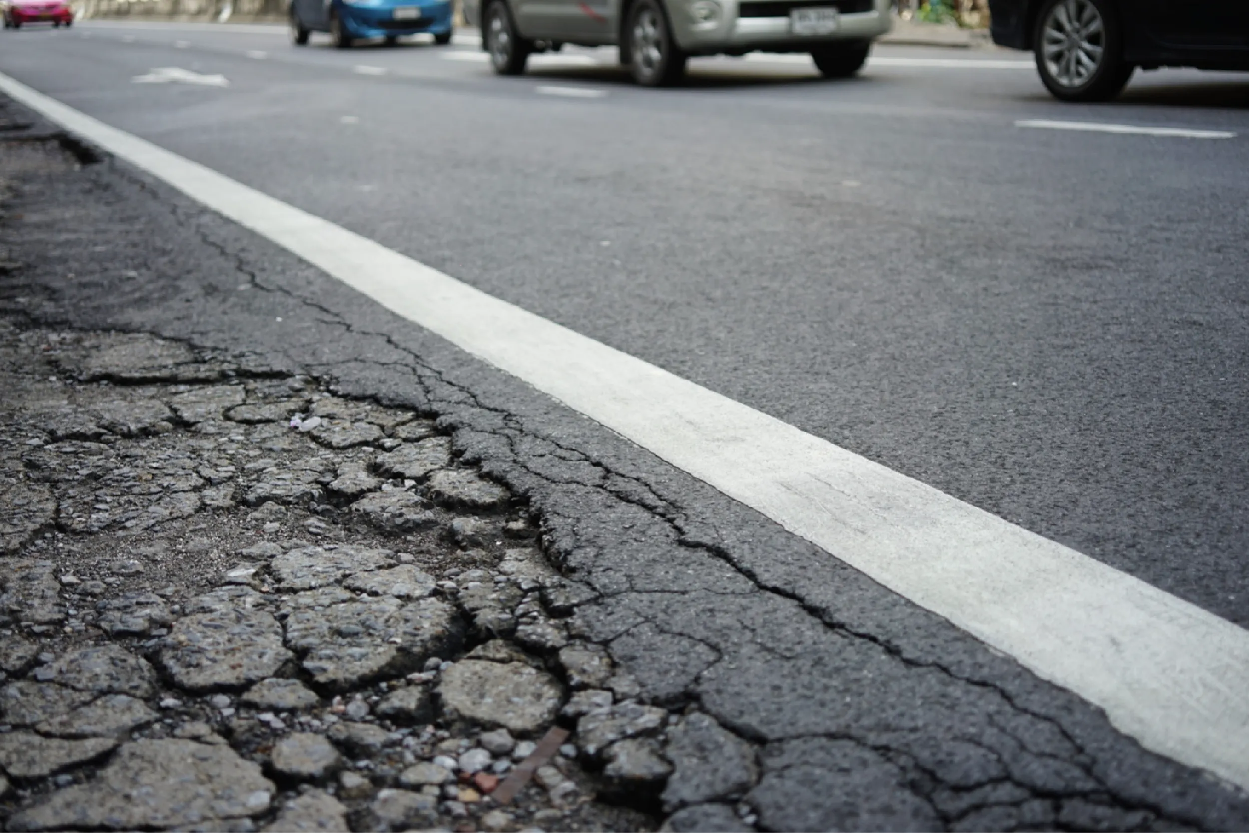Baches en vialidades de la CDMX pueden causar daños graves a los vehículos. Los ciudadanos tienen derecho a solicitar una indemnización al gobierno capitalino.