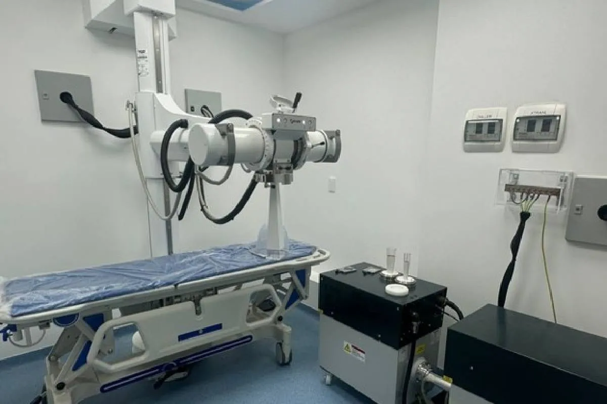 Este nuevo sistema permitirá contar con una unidad exclusiva para terapias superficiales, lo que implica una mejor distribución de los recursos tecnológicos y humanos dentro del área de radioterapia.