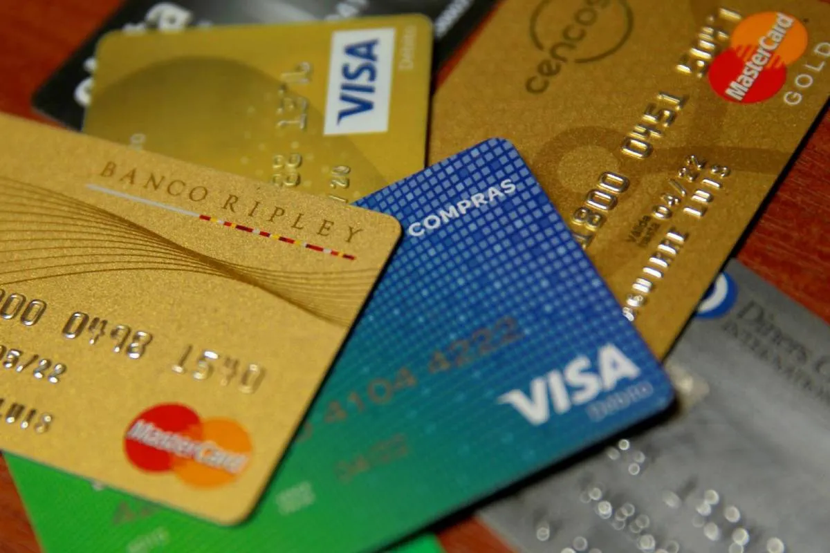 ¿Cuánto es lo máximo de dinero que puedes tener en tu tarjeta de débito en 2025?