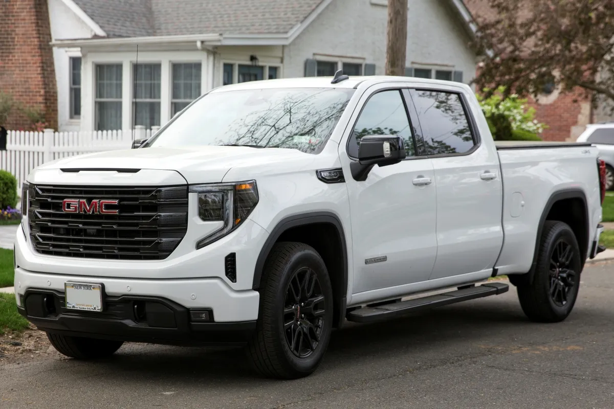 Profeco participa en el llamado a revisión que hace GMC de su modelo Sierra. | Foto: Wikimedia Commons.