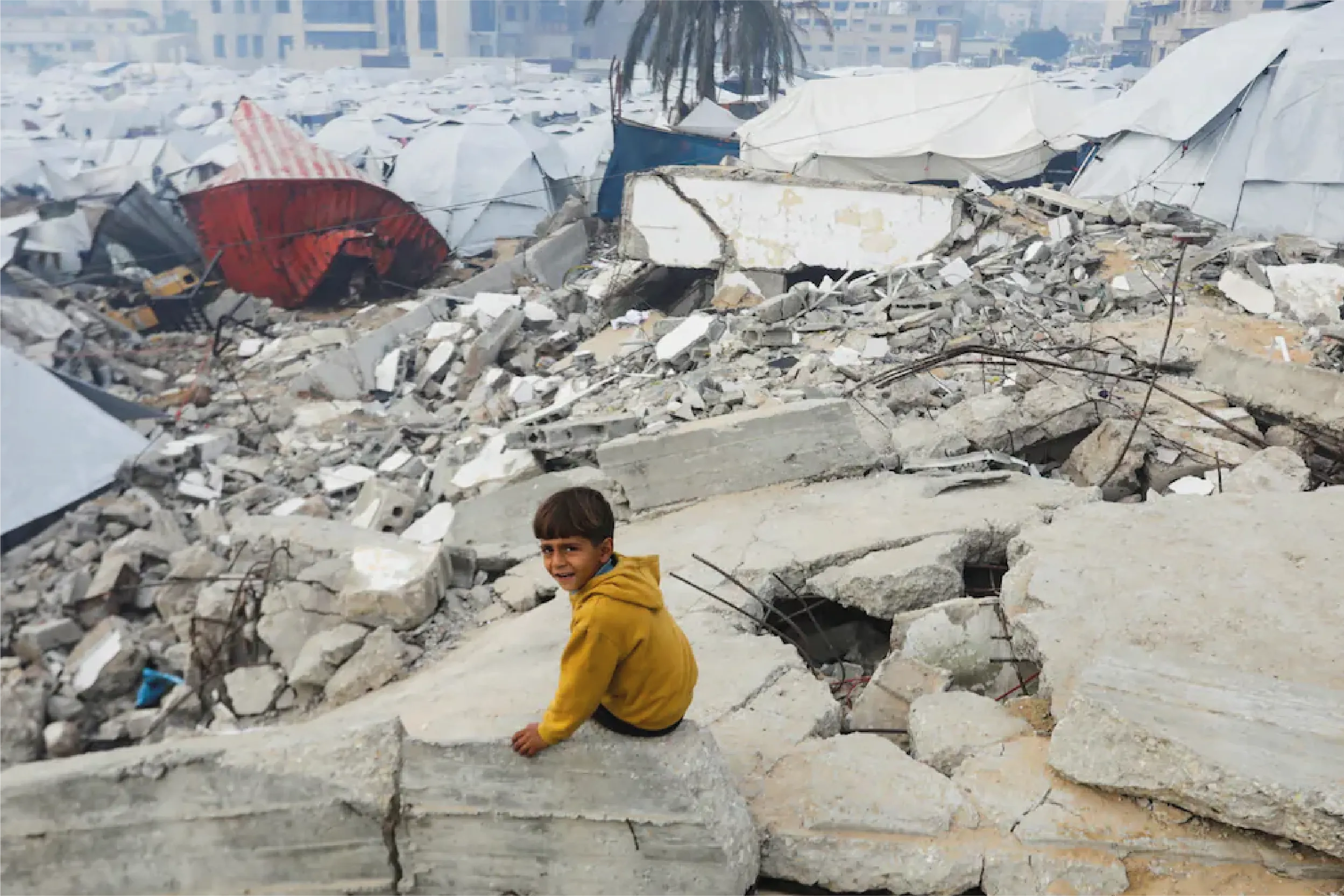 El presidente Donald Trump durante su anuncio sobre el alto al fuego en Gaza, buscando mediar en el conflicto entre Israel y Hamas.