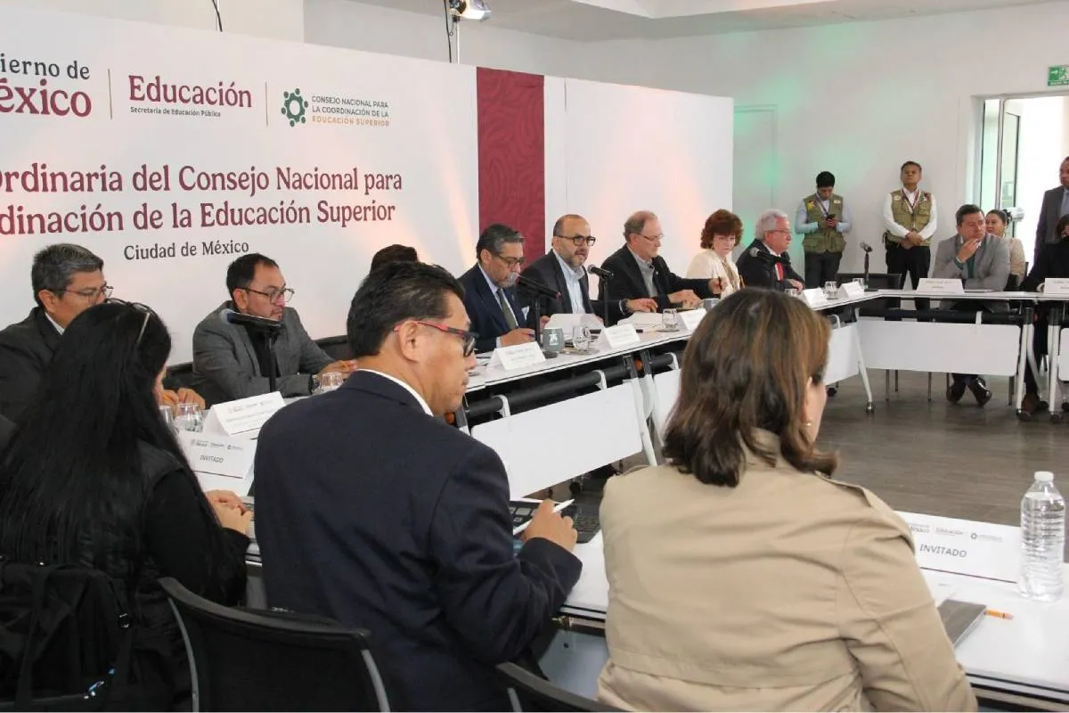 Durante la sesión, el Conaces también aprobó la creación de doce comisiones de trabajo, entre ellas la que sistematizará propuestas para el Programa Nacional de Educación Superior 2025-2030.