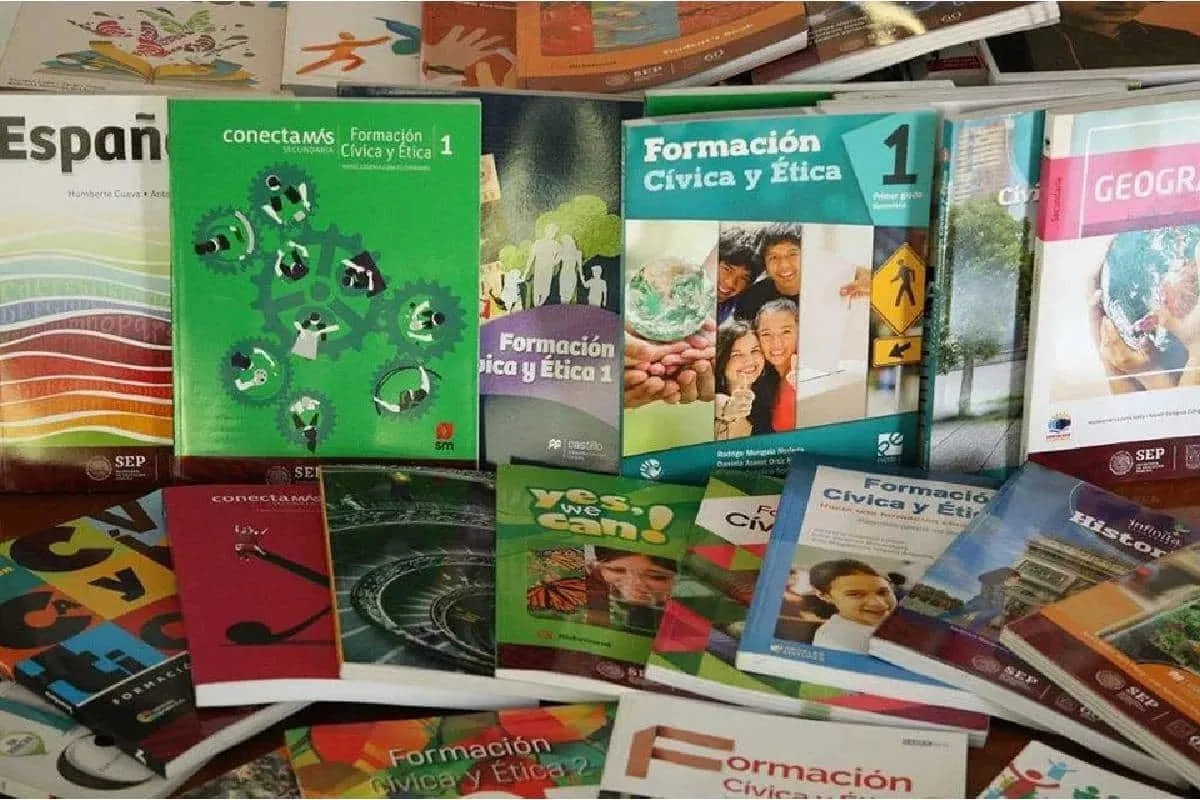 En el ámbito de educación especial, se atiende a estudiantes con ceguera mediante libros en sistema Braille, y a quienes tienen baja visión mediante libros en formato macrotipo.