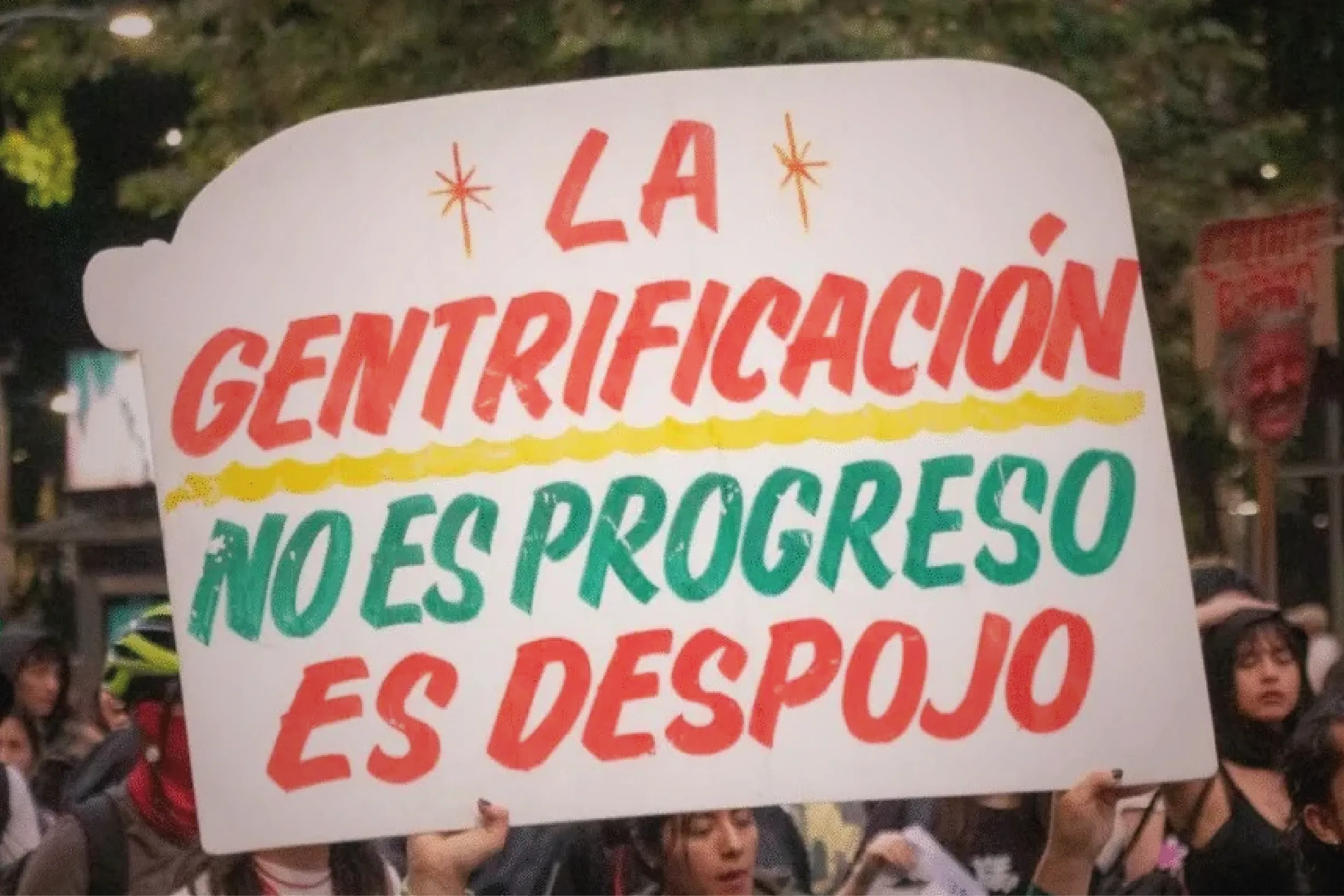 Pancarta en la colonia Roma durante una protesta contra la gentrificación.