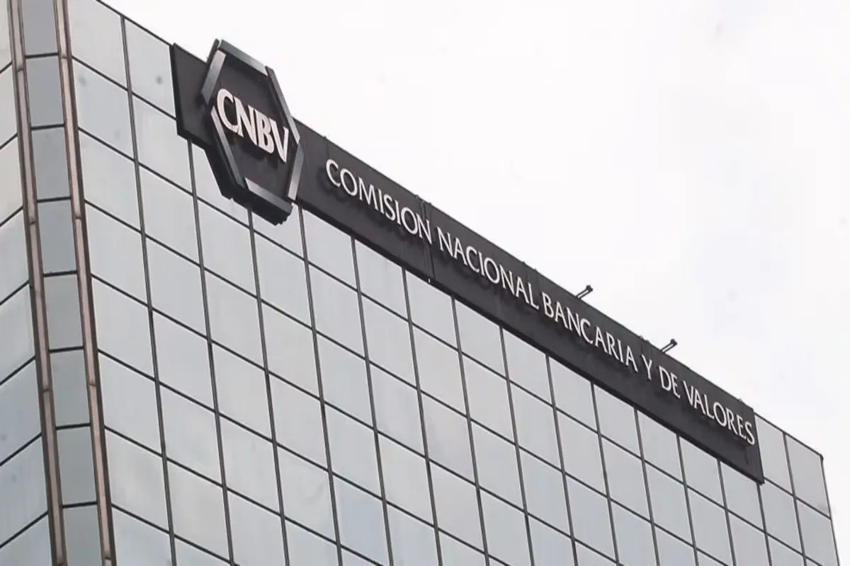 La CNBV multa a CIBanco, Vector e Intercam por diversas irregularidades. | Foto: X.