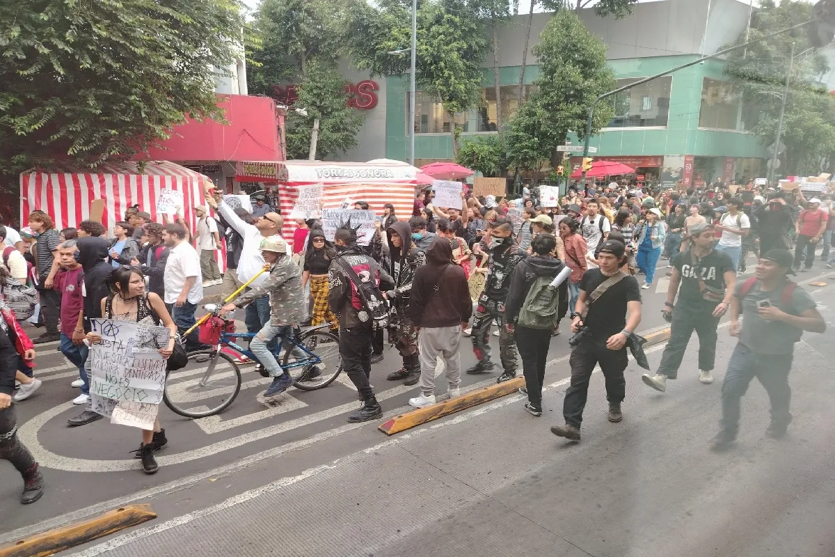 Marchan en la Ciudad de México contra la gentrificación. | Foto: X.
