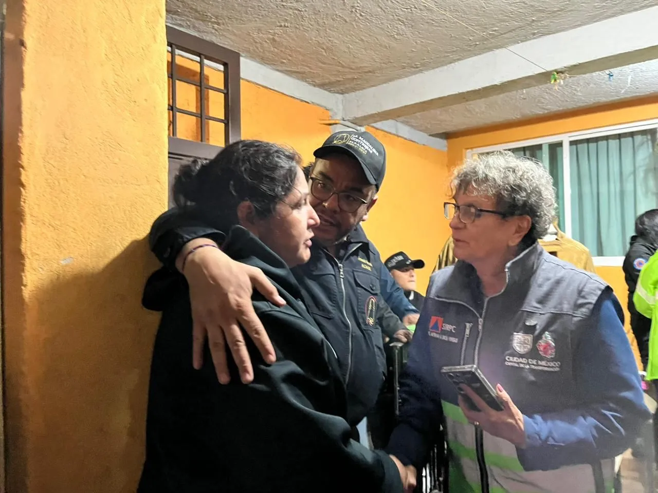 TRAS LA LLUVIA ATÍPICA EN LA MAGDALENA CONTRERAS, SE REALIZAN TRABAJOS DE LIMPIEZA Y SE ATIENDEN EMERGENCIAS DE LOS VECINOS AFECTADOS