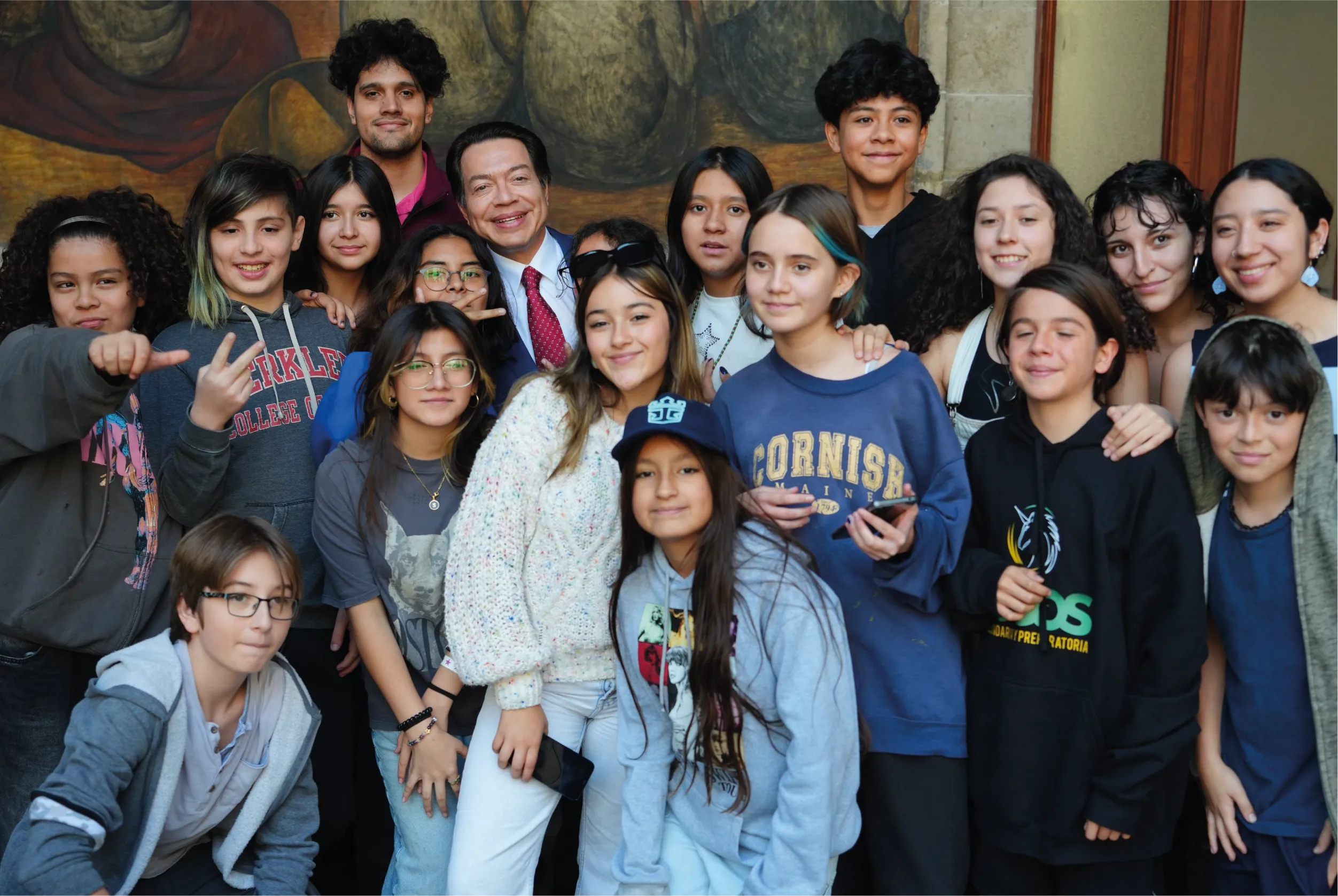 Estudiantes de secundaria en una escuela pública de México, beneficiarios del programa de Becas para el Bienestar en 2025.