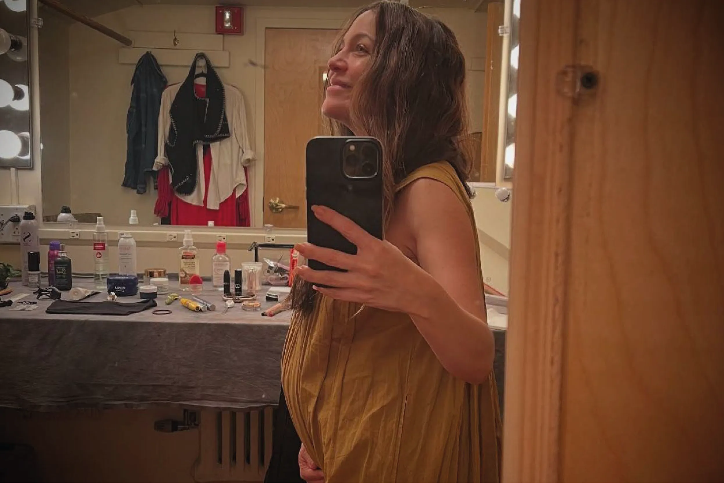 Natalia Lafourcade confirmó que está esperando a su primer hijo.