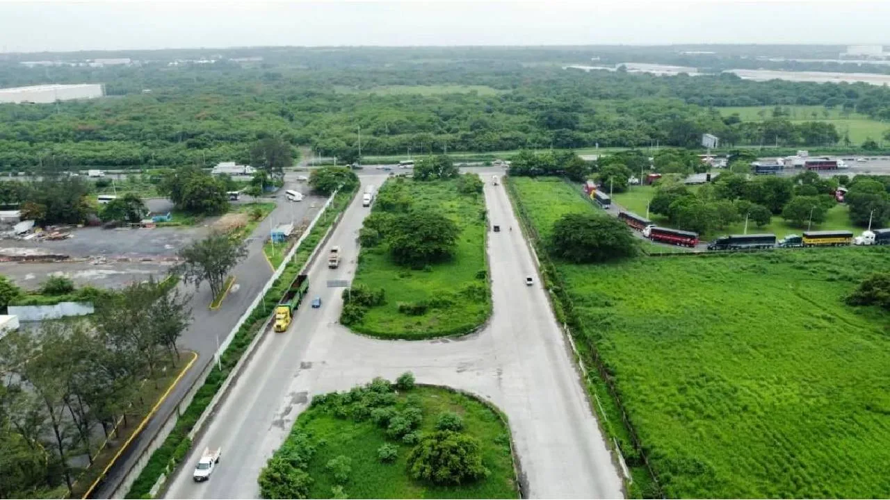 Consiste en 1,970 metros de longitud, una estructura tipo puente de 873 metros y dos accesos: acceso A (Xalapa-Veracruz) de 458 metros y acceso B (Veracruz-Xalapa) de 640 metros.