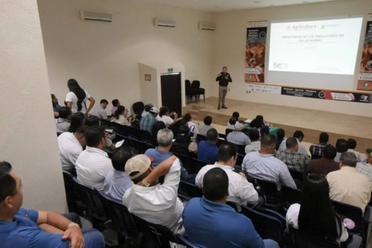 Capacita AGRICULTURA a especialistas veracruzanos para erradicar el gusano barrenador