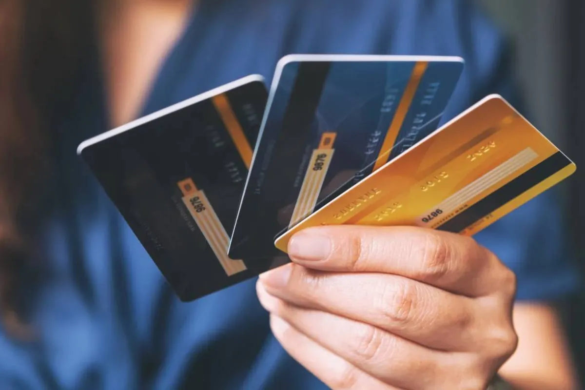 SAT intensifica vigilancia sobre tarjetas departamentales: evita sanciones por discrepancias fiscales 
