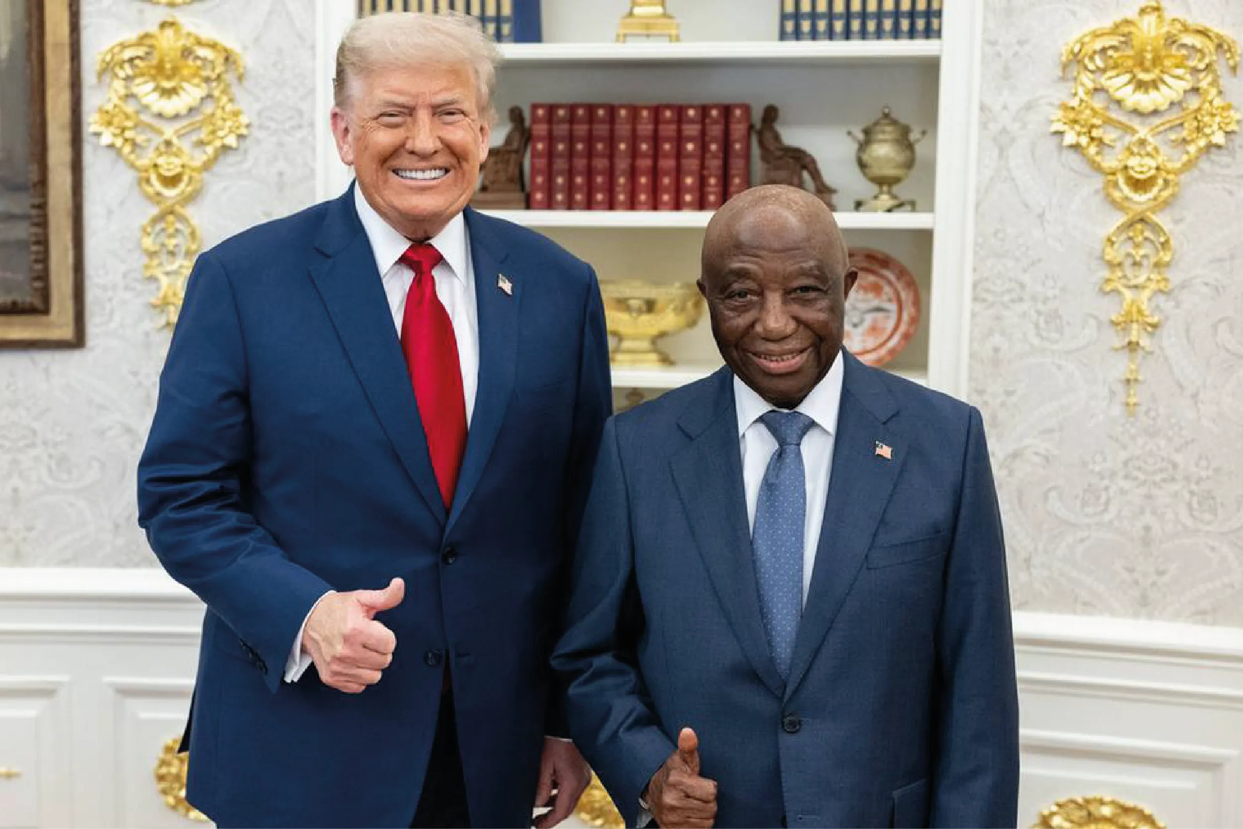 Donald Trump junto al presidente de Liberia, Joseph Boakai.