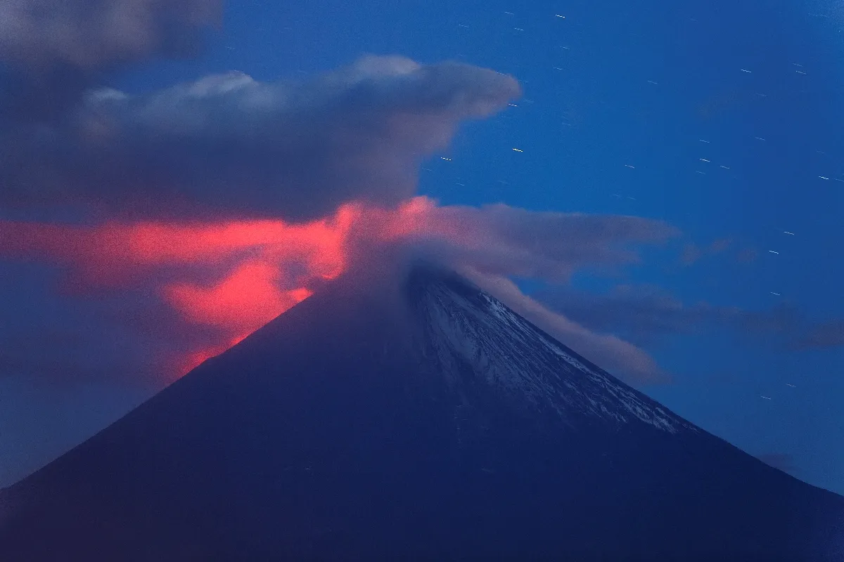 El volcán Klyuchevskoy entra en erupción luego de sismo en la península de Kamchatka. | Foto: Wikimedia Commons.