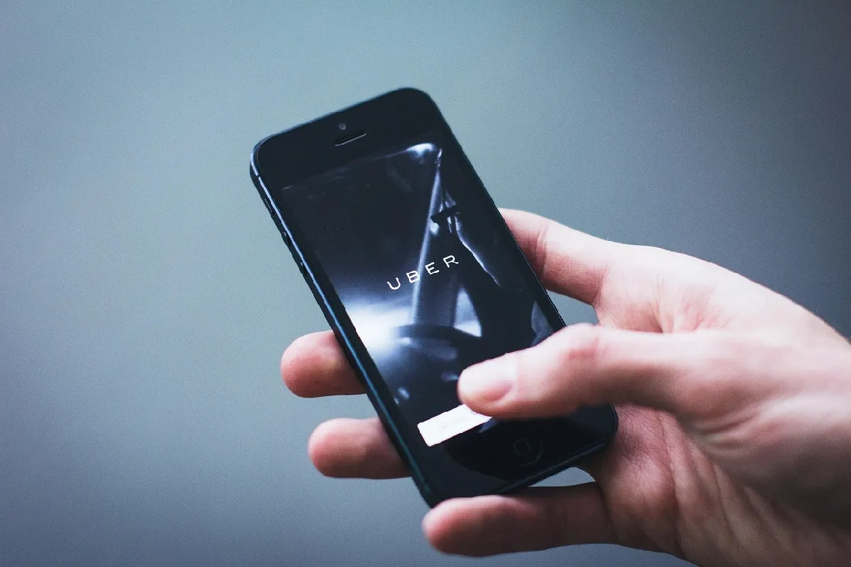 La Secretaría del Trabajo ha condenado el aumento unilateral de Uber a sus tarifas. | Foto: Pixabay.