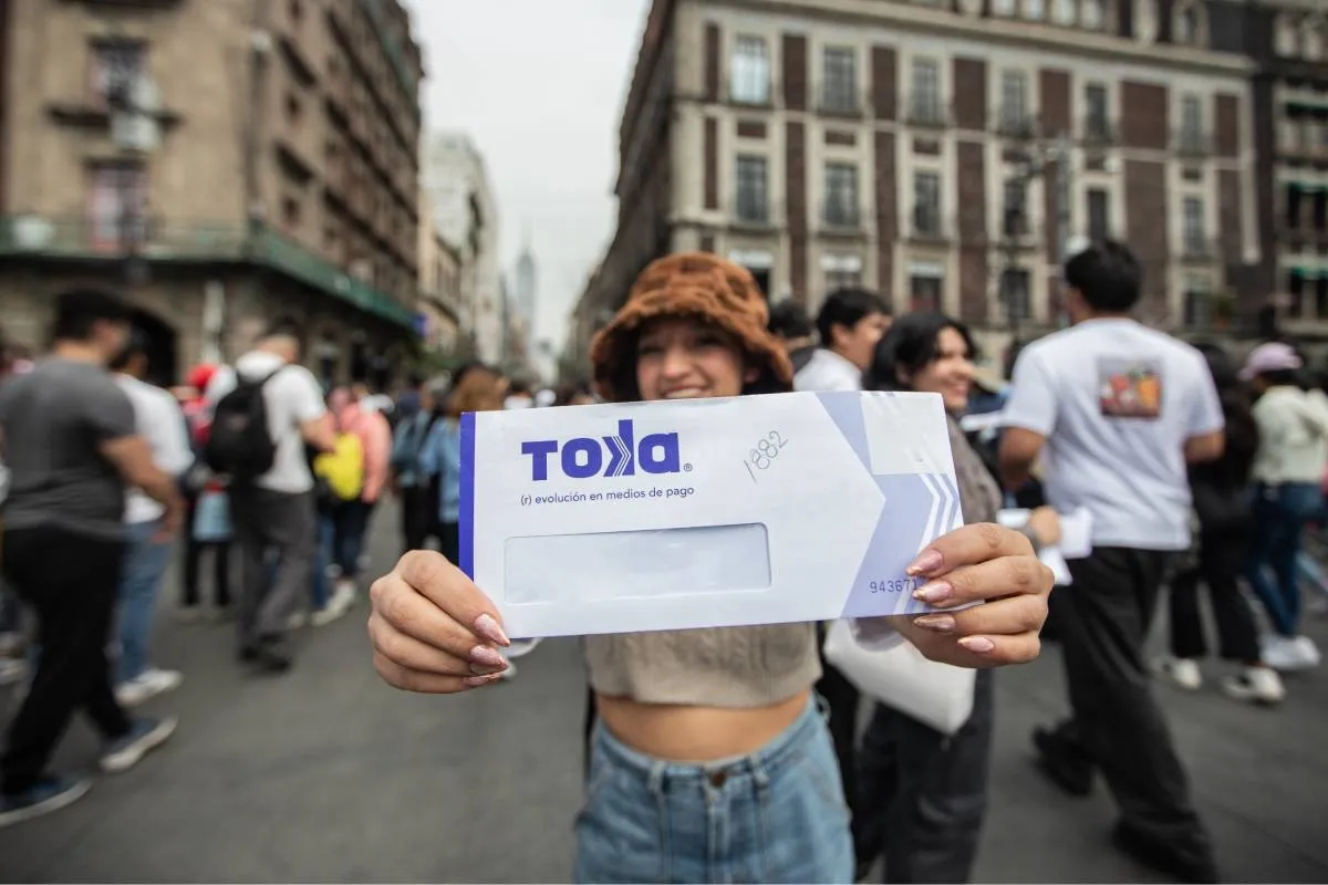 Ante miles de universitarias y universitarios, la jefa de Gobierno, Clara Brugada Molina, afirmó que su administración tiene como objetivo universalizar este programa.