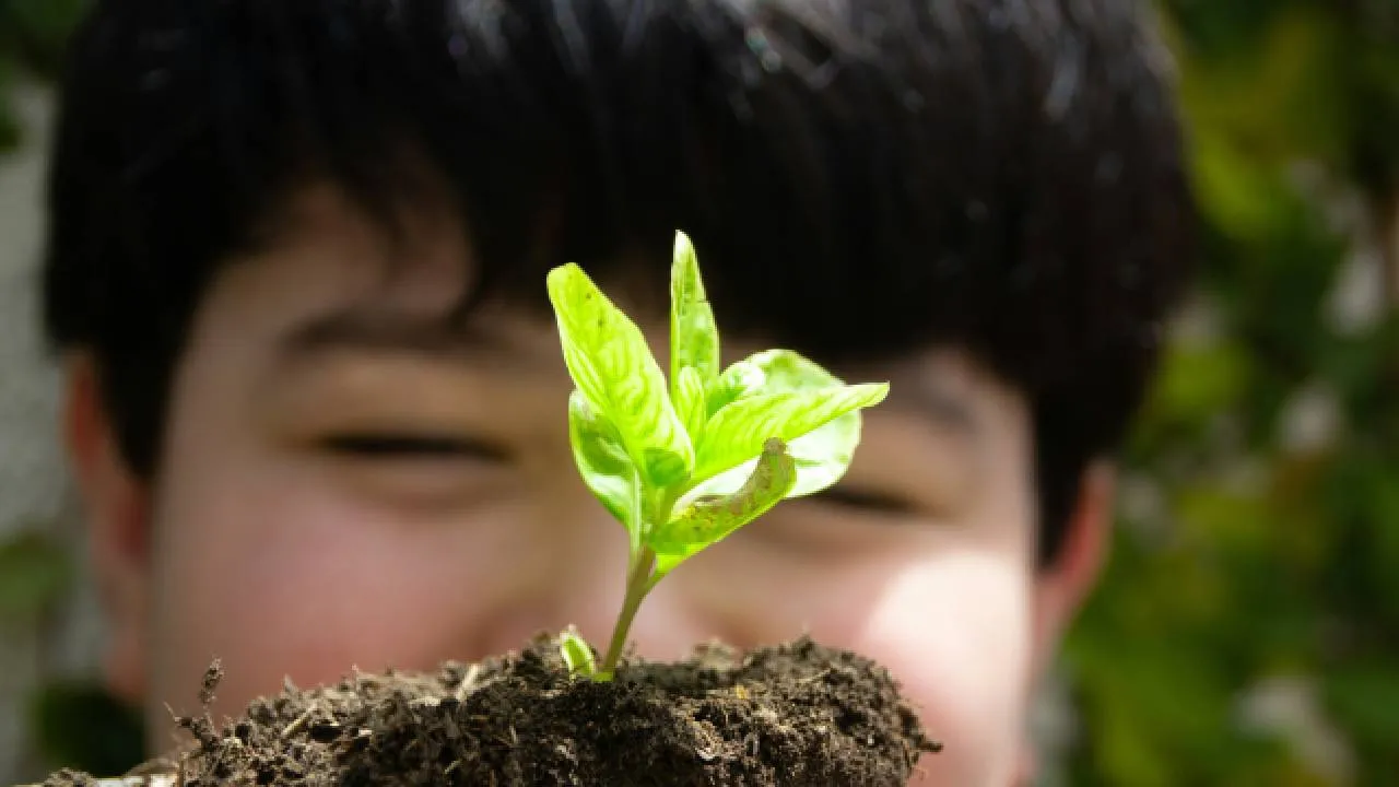 Dicho convenio promueve la gestión del agua y la adaptación al cambio climático y reconoce el valor del patrimonio biocultural como eje formativo en las comunidades escolares del país.
