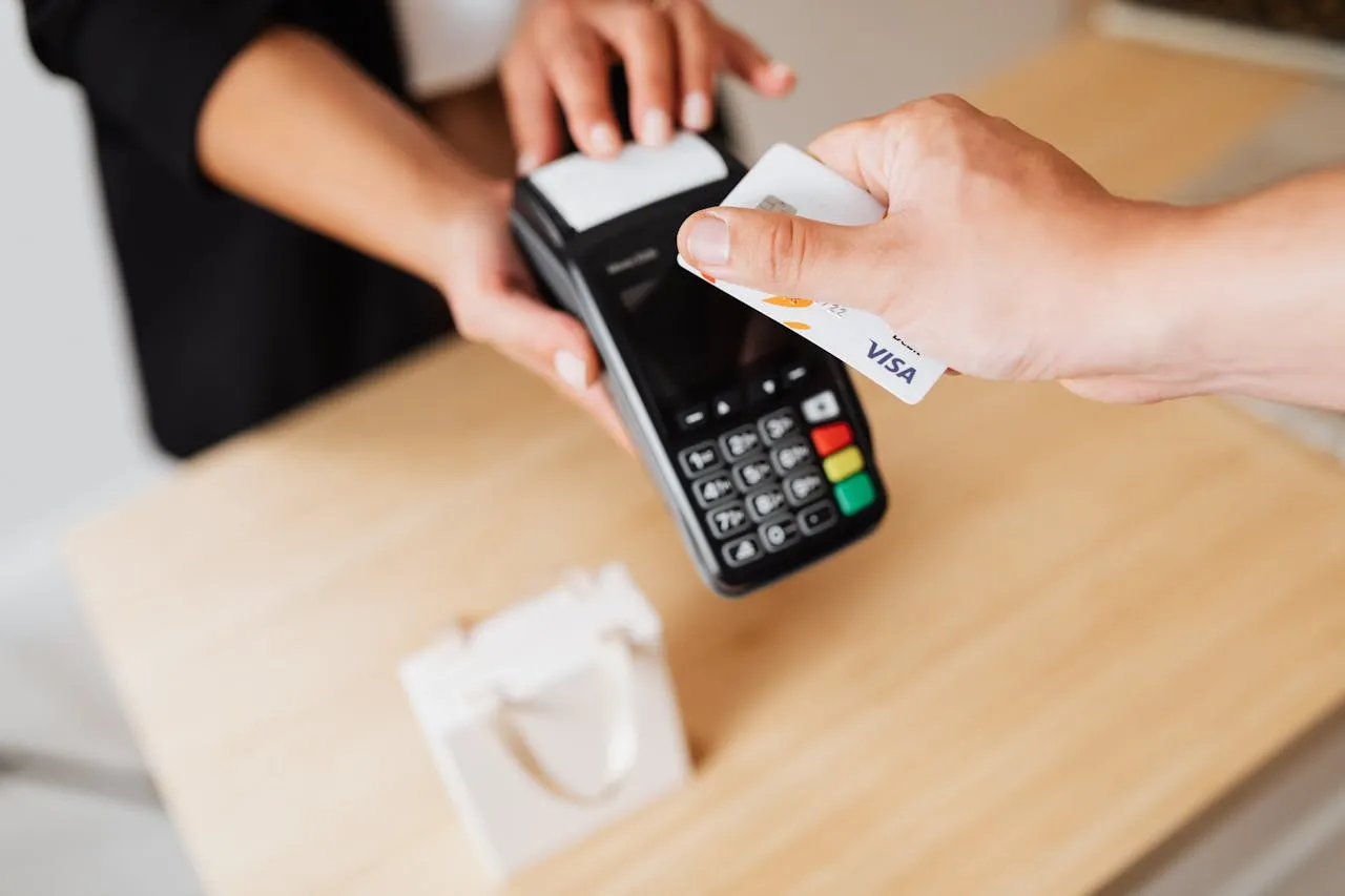 VISA decidió suspender las transacciones internacionales de CIBanco. | Foto: Pexels.