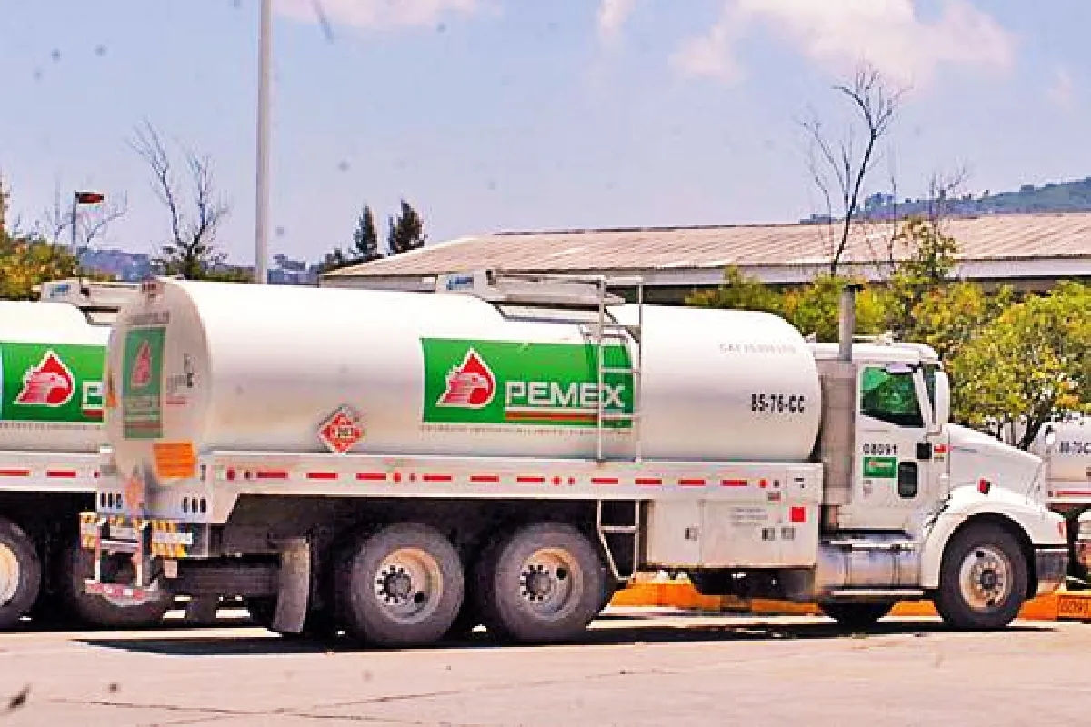 Fueron asegurados 2.17 millones de litros de combustible en Nuevo Laredo. | Foto: Archivo.