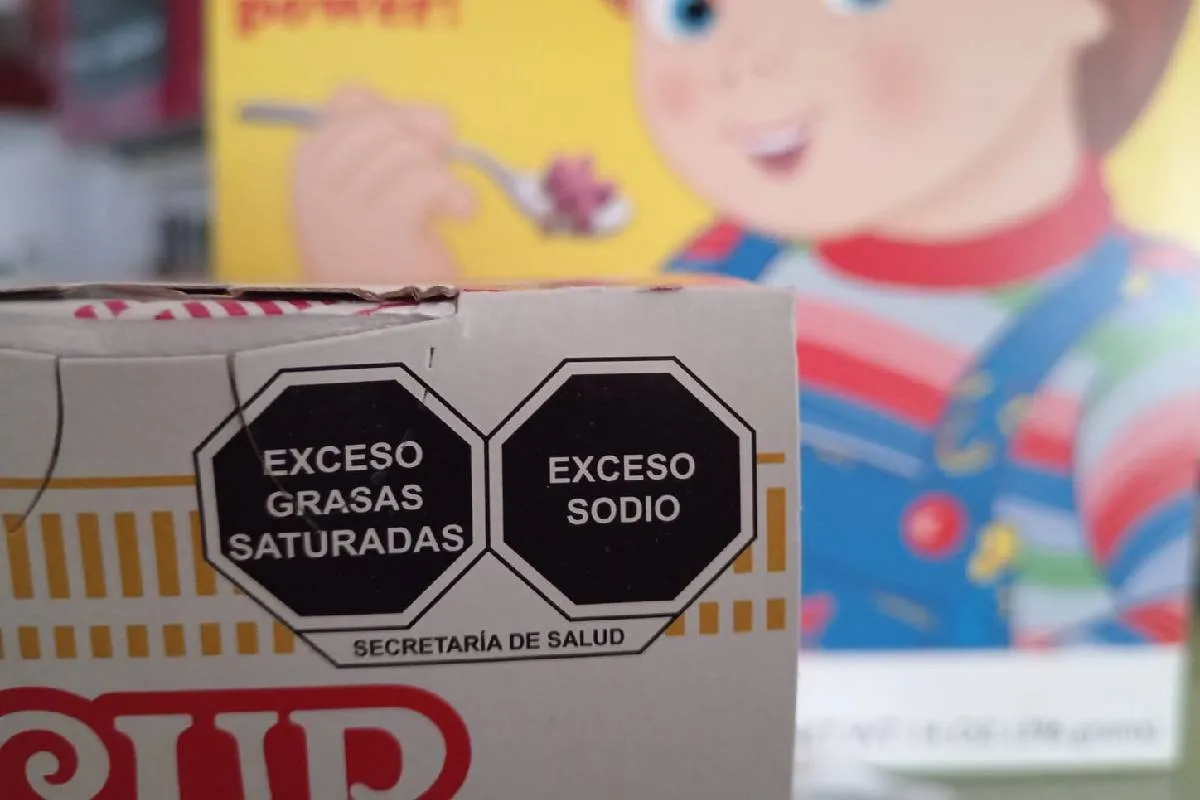 Este sistema incluye cinco sellos en forma de octágono, los cuales alertan cuando un producto es alto en ingredientes críticos para la salud.
