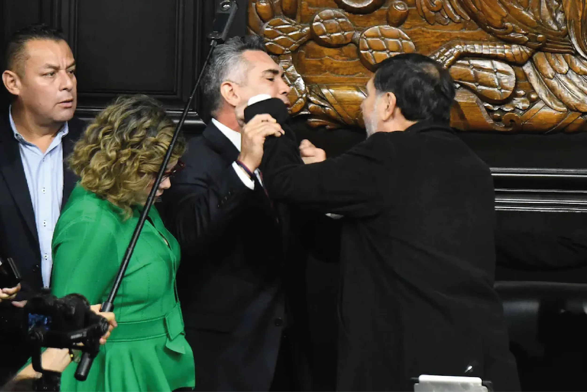 Enfrentamiento entre Alejandro ‘Alito’ Moreno y Gerardo Fernández Noroña en el Senado de México.
