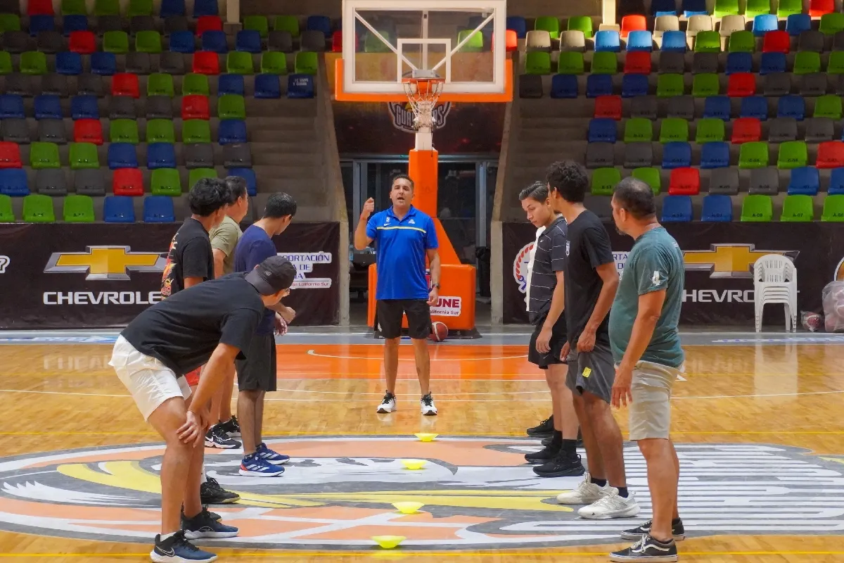 La Conade busca fortalecer la formación de instructores de básquetbol. | Foto: Conade.