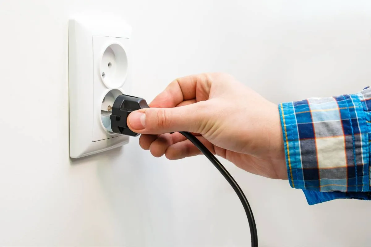 CFE revela qué aparatos debes desconectar cada noche para ahorrar energía y reducir el consumo fantasma