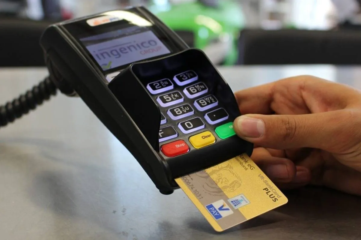 De cuento es la multa por hacer cobro de comisiones en pagos con tarjeta